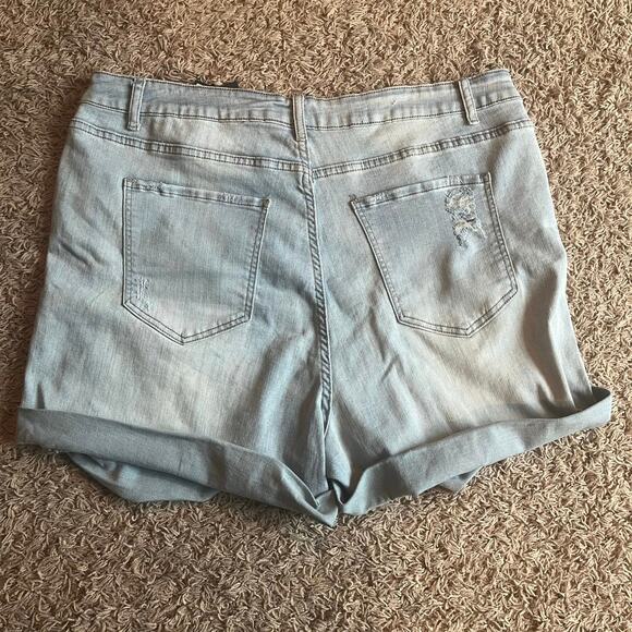 NWT! Rue 21 Light Wash Distressed High Rise Shortie Jean Short Size 20 - Picture 2 of 10